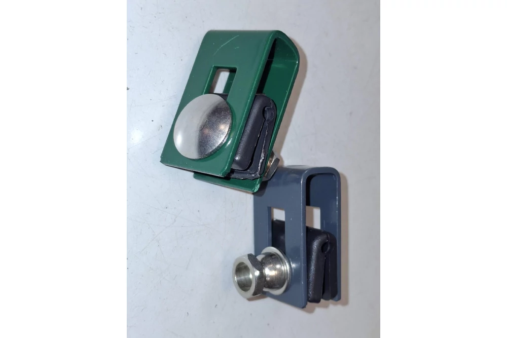 Kép 1/2 - Falra szerelhető rögzítő bilincs