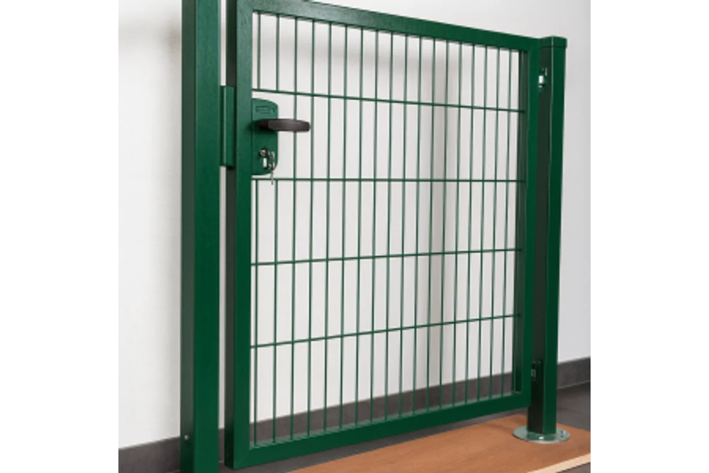 Kép 2/2 - Festett egyszárnyú kapu (1500x1000m) oszlopokkal