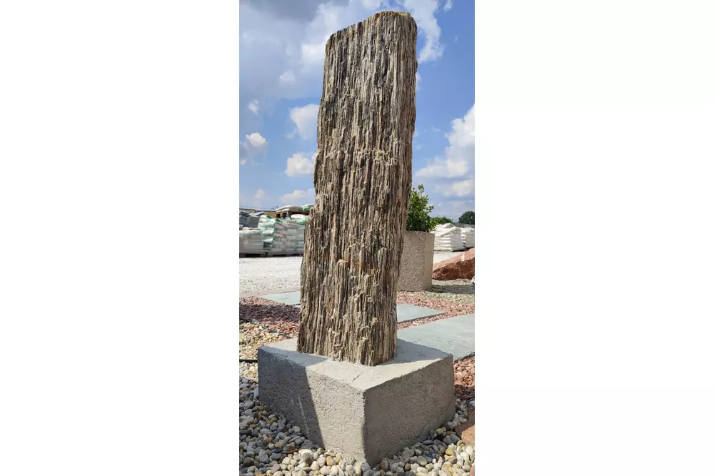 Kép 2/4 - Gneisz/Fakő Oszlopos (betonba öntött) Díszítő Szikla (közepes)