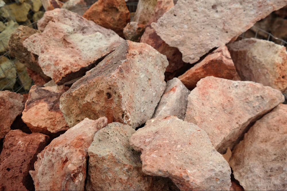 mádi tufa vörös szikla