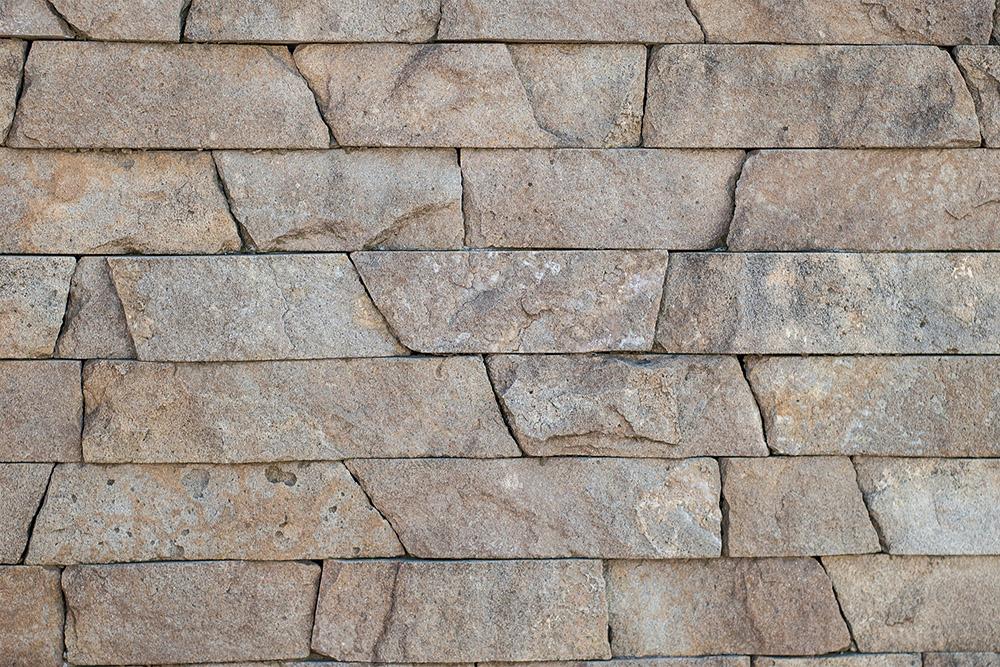 Keszthelyi Homokkő két oldalt fűrészelt soroskő, kagylóhéj (5 x változó hossz x 2-3 cm) Keszthelyi Homokkő két oldalt fűrészelt soroskő, kagylóhéj (5 x változó hossz x 2-3 cm)