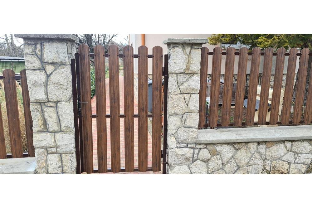 T15 DAKO HILL ÍVES ACÉL KERÍTÉSLÉC, fényes, antracitszürke (RAL 7016), zensteel (1500 x 110 x 0,40 - 0,55 mm) KÉTOLDALAS T15 DAKO HILL ÍVES ACÉL KERÍTÉSLÉC, fényes, antracitszürke (RAL 7016), zensteel (1500 x 110 x 0,40 - 0,55 mm) KÉTOLDALAS