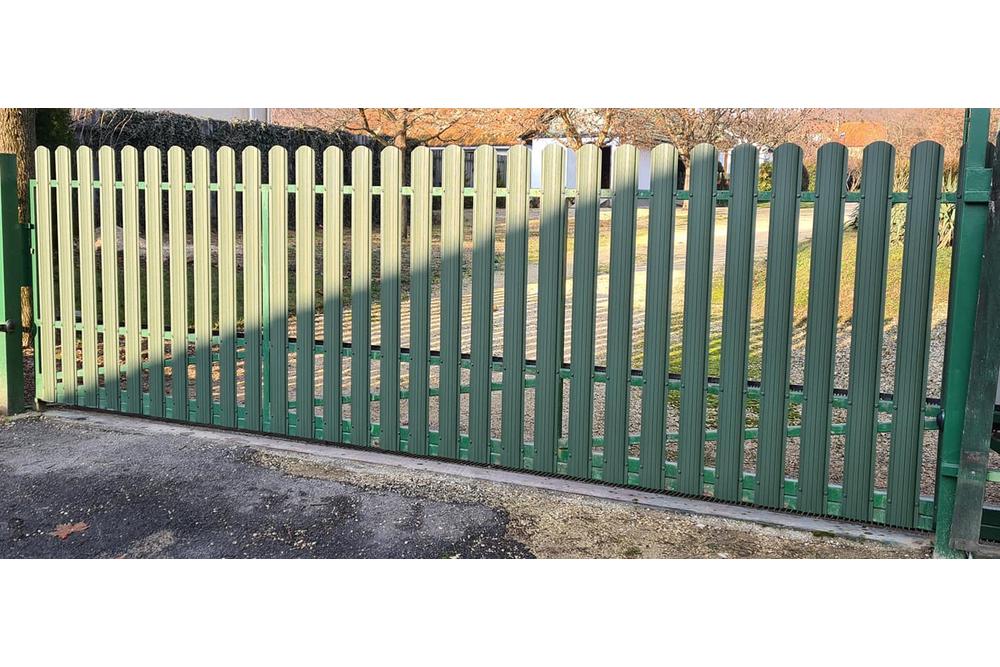 T15 DAKO HILL ÍVES ACÉL KERÍTÉSLÉC, fényes, antracitszürke (RAL 7016), zensteel (1500 x 110 x 0,40 - 0,55 mm) KÉTOLDALAS T15 DAKO HILL ÍVES ACÉL KERÍTÉSLÉC, fényes, antracitszürke (RAL 7016), zensteel (1500 x 110 x 0,40 - 0,55 mm) KÉTOLDALAS