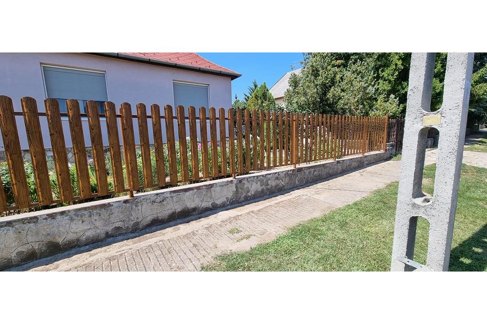 T15 DAKO HILL ÍVES ACÉL KERÍTÉSLÉC, fényes, antracitszürke (RAL 7016), zensteel (1500 x 110 x 0,40 - 0,55 mm) KÉTOLDALAS T15 DAKO HILL ÍVES ACÉL KERÍTÉSLÉC, fényes, antracitszürke (RAL 7016), zensteel (1500 x 110 x 0,40 - 0,55 mm) KÉTOLDALAS