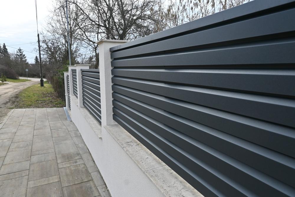 T38 DAKO LINE SZÖGLETES ACÉL KERÍTÉSLÉC, fényes, antracitszürke (RAL 7016), zensteel (1500 x 97 x 0,40 - 0,55 mm) KÉTOLDALAS T38 DAKO LINE SZÖGLETES ACÉL KERÍTÉSLÉC, fényes, antracitszürke (RAL 7016), zensteel (1500 x 97 x 0,40 - 0,55 mm) KÉTOLDALAS