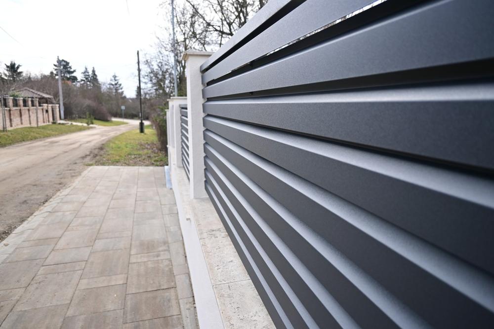 T38 DAKO LINE SZÖGLETES ACÉL KERÍTÉSLÉC, fényes, antracitszürke (RAL 7016), zensteel (1500 x 97 x 0,40 - 0,55 mm) KÉTOLDALAS T38 DAKO LINE SZÖGLETES ACÉL KERÍTÉSLÉC, fényes, antracitszürke (RAL 7016), zensteel (1500 x 97 x 0,40 - 0,55 mm) KÉTOLDALAS