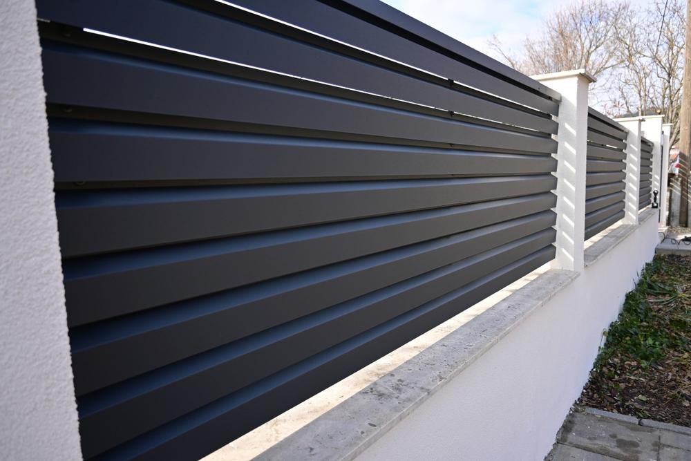 T38 DAKO LINE SZÖGLETES ACÉL KERÍTÉSLÉC, fényes, antracitszürke (RAL 7016), zensteel (1500 x 97 x 0,40 - 0,55 mm) KÉTOLDALAS T38 DAKO LINE SZÖGLETES ACÉL KERÍTÉSLÉC, fényes, antracitszürke (RAL 7016), zensteel (1500 x 97 x 0,40 - 0,55 mm) KÉTOLDALAS