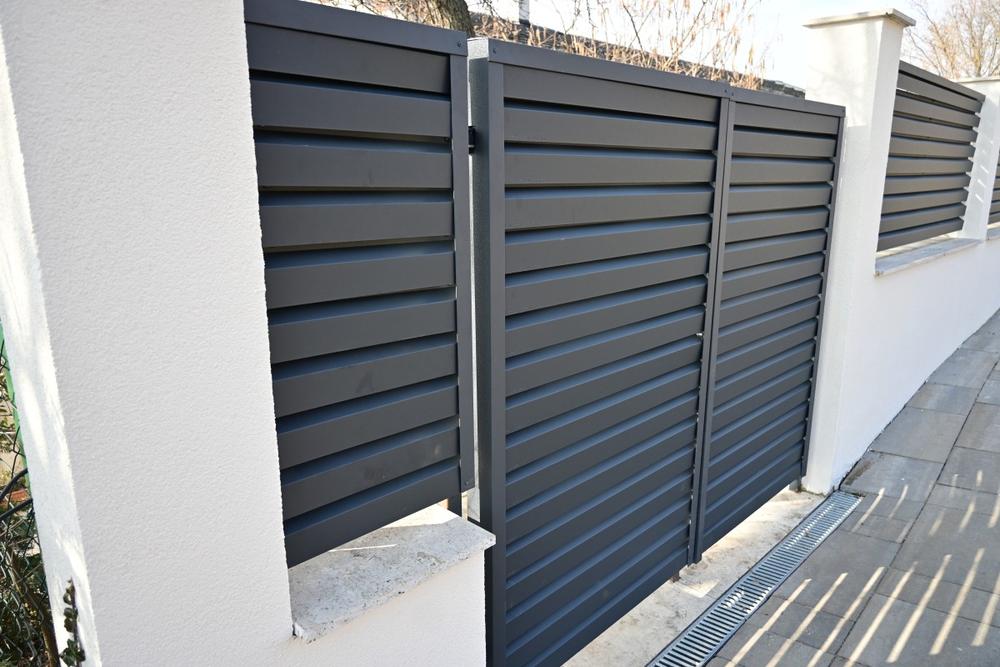 T38 DAKO LINE SZÖGLETES ACÉL KERÍTÉSLÉC, fényes, antracitszürke (RAL 7016), zensteel (1500 x 97 x 0,40 - 0,55 mm) KÉTOLDALAS T38 DAKO LINE SZÖGLETES ACÉL KERÍTÉSLÉC, fényes, antracitszürke (RAL 7016), zensteel (1500 x 97 x 0,40 - 0,55 mm) KÉTOLDALAS