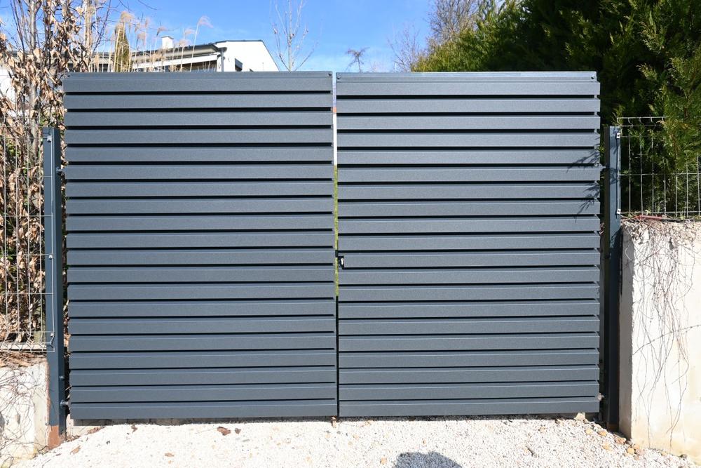 T38 DAKO LINE SZÖGLETES ACÉL KERÍTÉSLÉC, fényes, antracitszürke (RAL 7016), zensteel (1500 x 97 x 0,40 - 0,55 mm) KÉTOLDALAS T38 DAKO LINE SZÖGLETES ACÉL KERÍTÉSLÉC, fényes, antracitszürke (RAL 7016), zensteel (1500 x 97 x 0,40 - 0,55 mm) KÉTOLDALAS