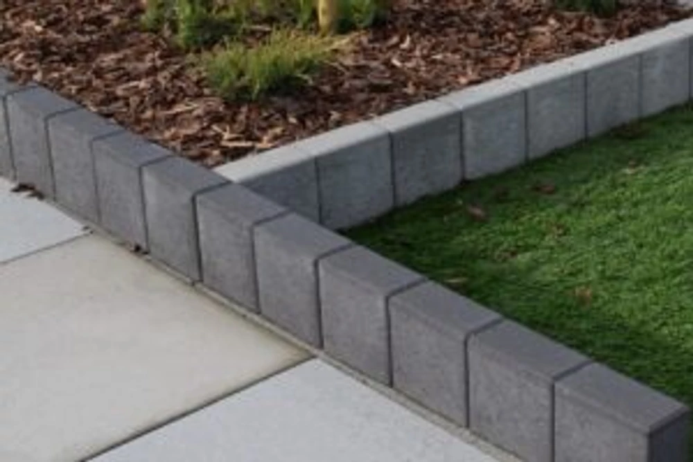 Kép 2/2 - PALISZÁD INA SZEGÉLY, HOMOK, CITYSTONEDESIGN (20x10x40 CM)