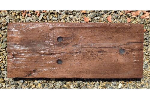 Vasúti talpfa, lyukas, barna, egomkő (58x24x5 cm)