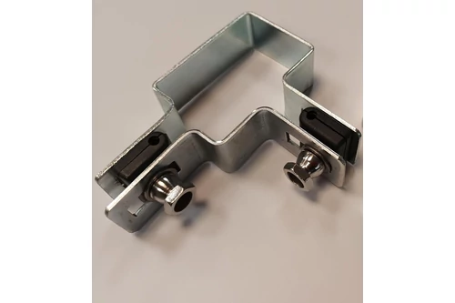 Kerítés rögzítő bilincs 60x40mm-es oszlophoz – sarok