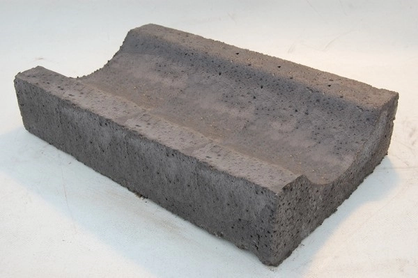 Folyóka, sima felületű, szürke, egom-kő (50 x 30 x 11 cm)