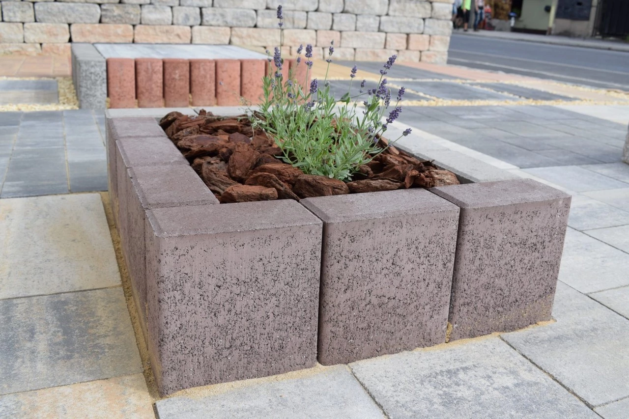 PALISZÁD INA SZEGÉLY, BARNA, CITYSTONEDESIGN (20x10x40 CM)